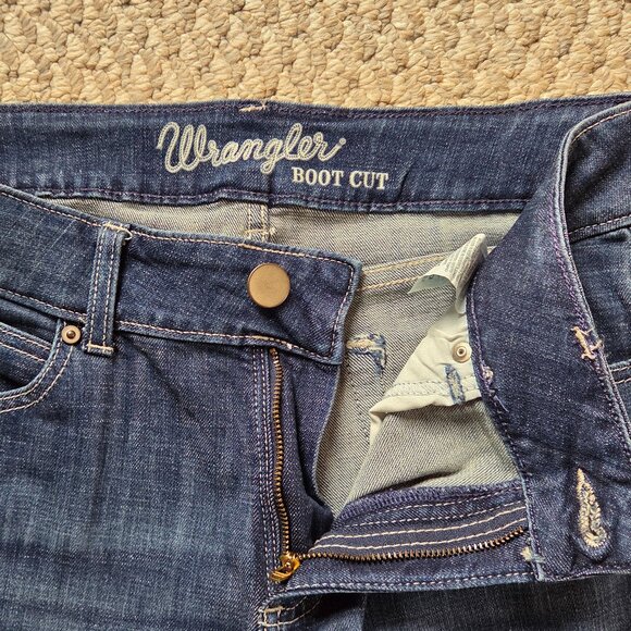 Women's Wrangler Bootcut Jeans - Picture 4 of 9